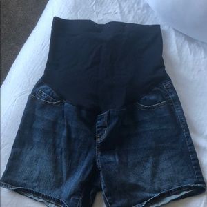 Maternity shorts